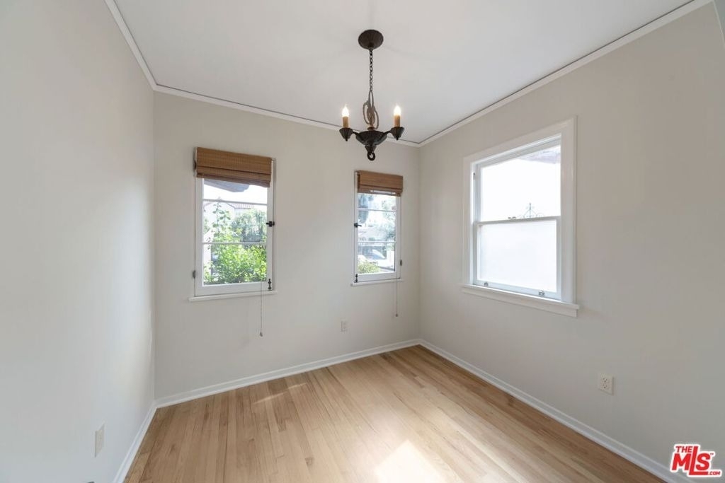 1349 Meadowbrook Avenue - Photo 5