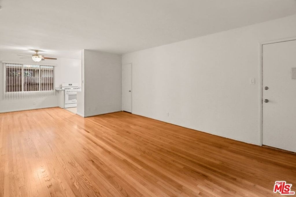 11660 Chenault Street - Photo 6