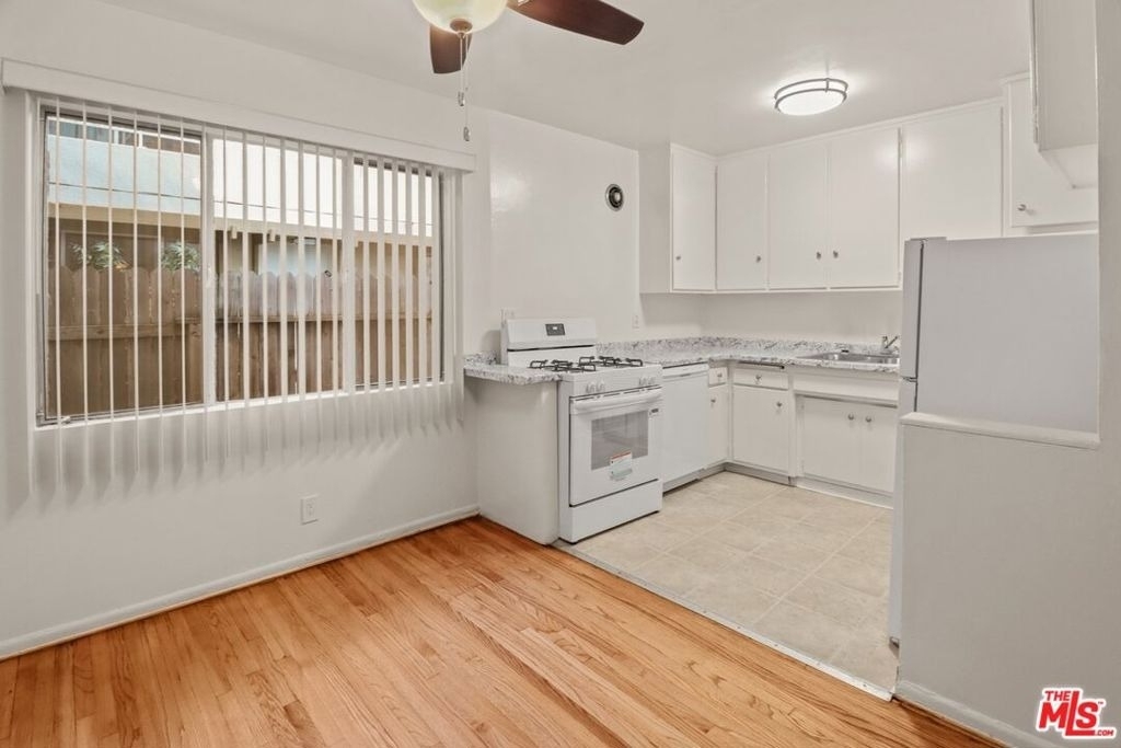11660 Chenault Street - Photo 7