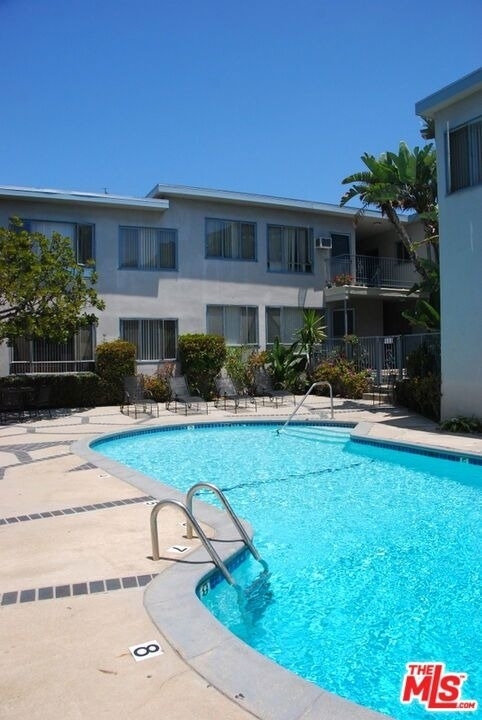 11660 Chenault Street - Photo 2