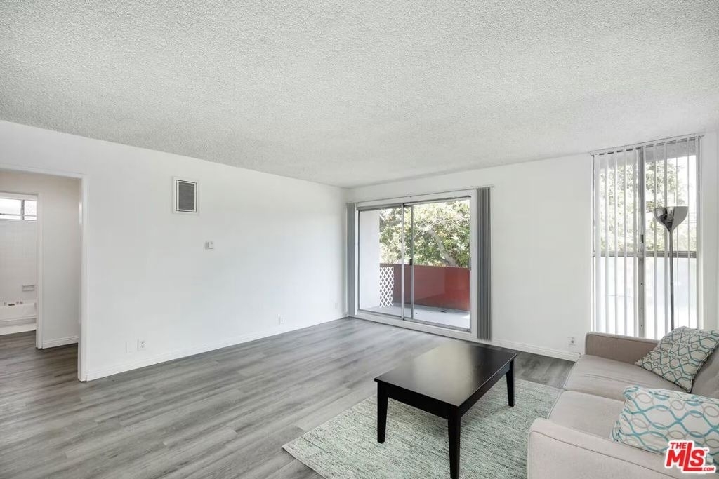 1208 W Adams Boulevard - Photo 3