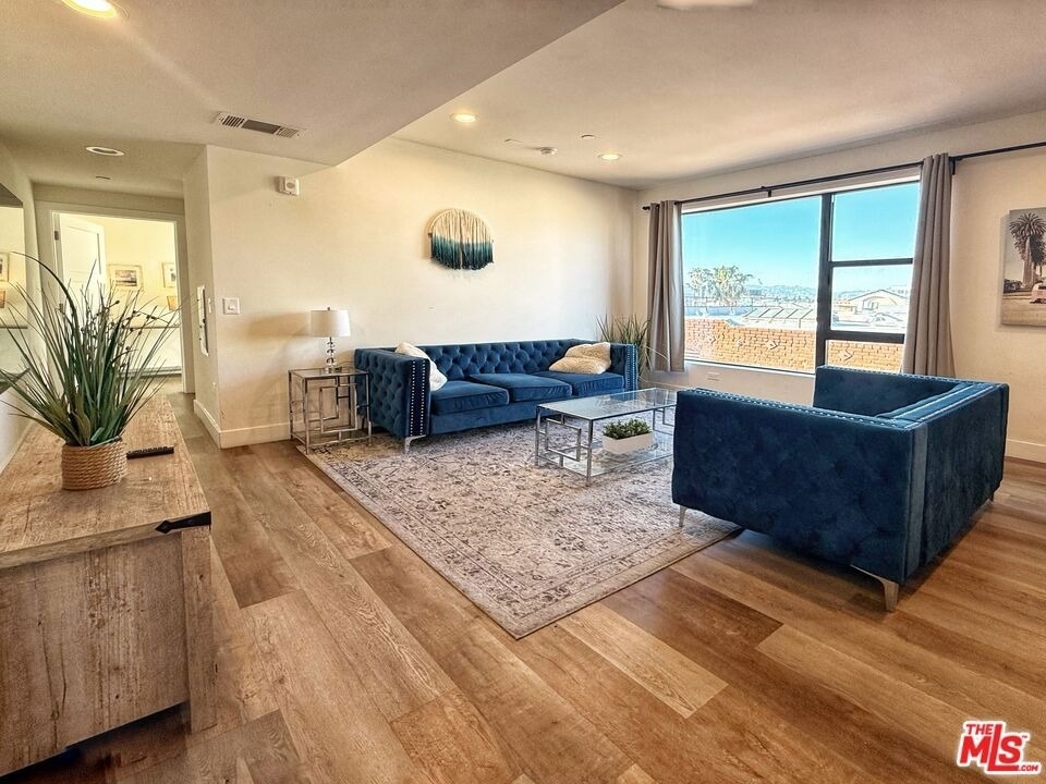 723 S St Andrews Place - Photo 10