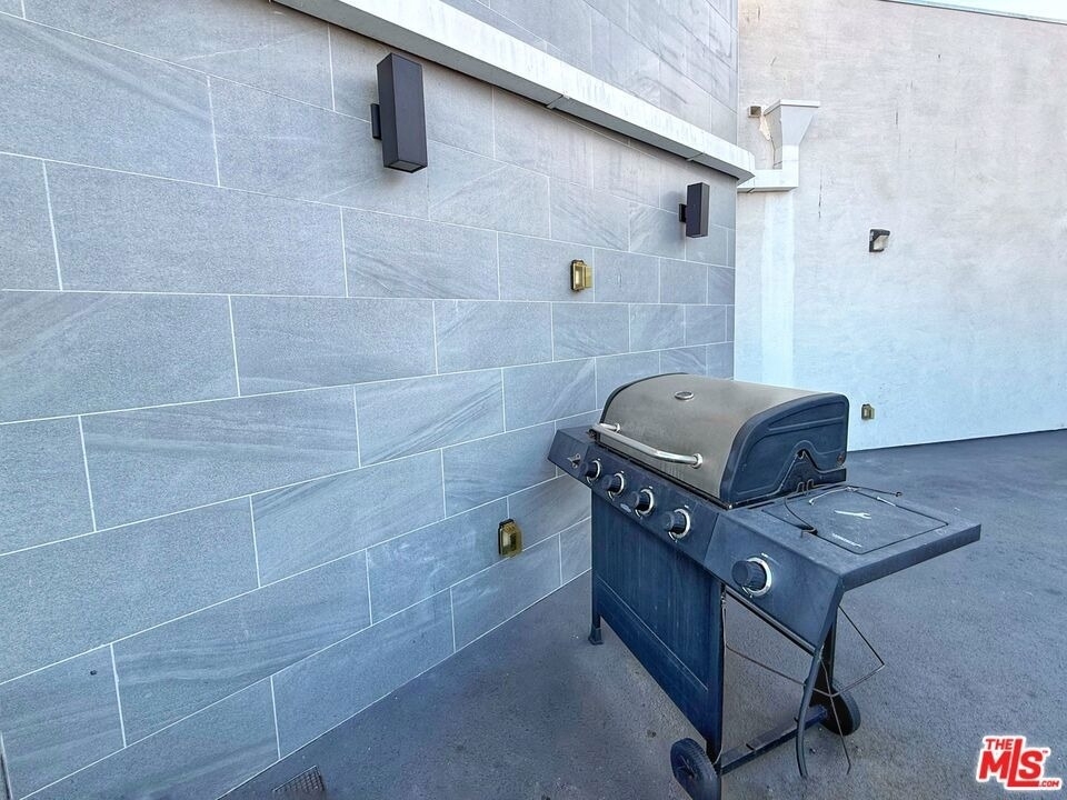 723 S St Andrews Place - Photo 31