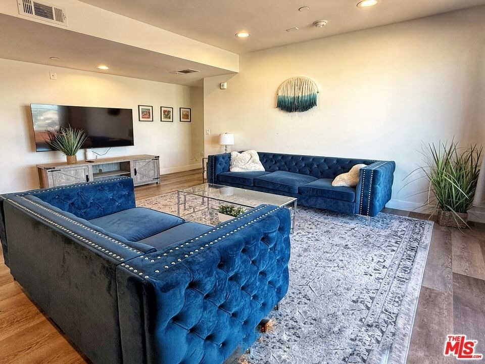 723 S St Andrews Place - Photo 11