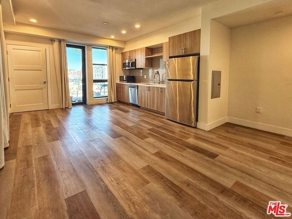 723 S St Andrews Place - Photo 6