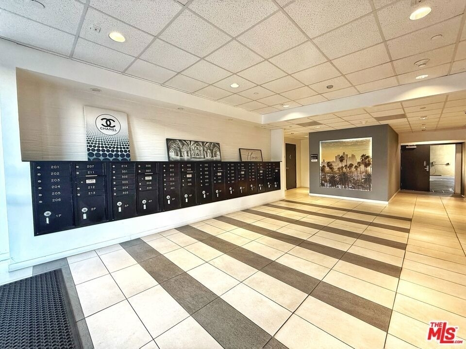 723 S St Andrews Place - Photo 23