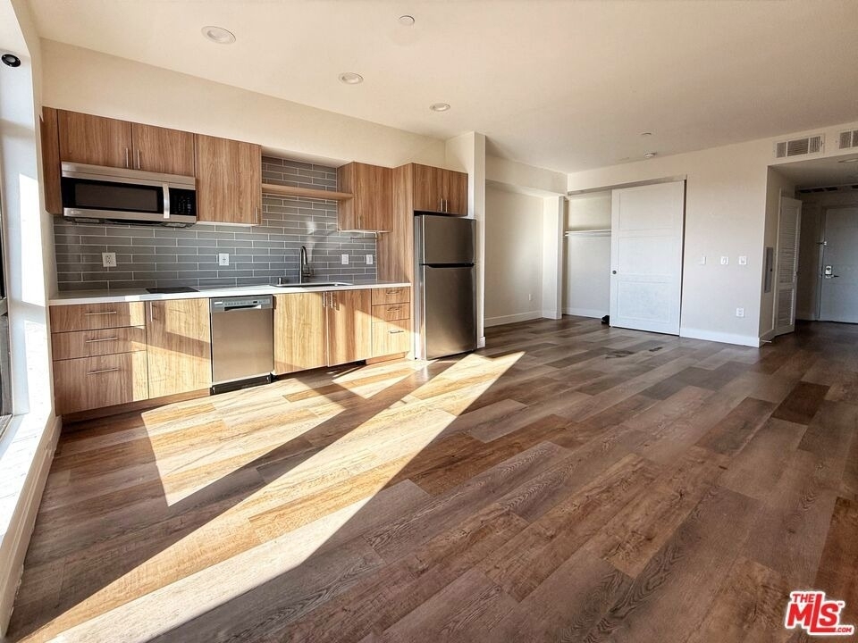 723 S St Andrews Place - Photo 3