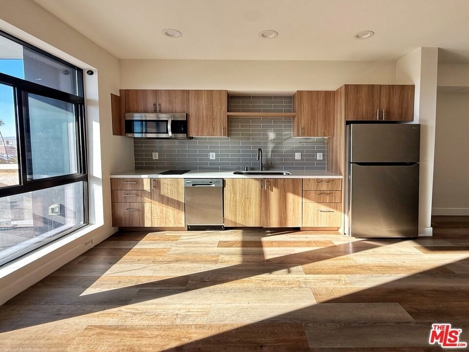 723 S St Andrews Place - Photo 4