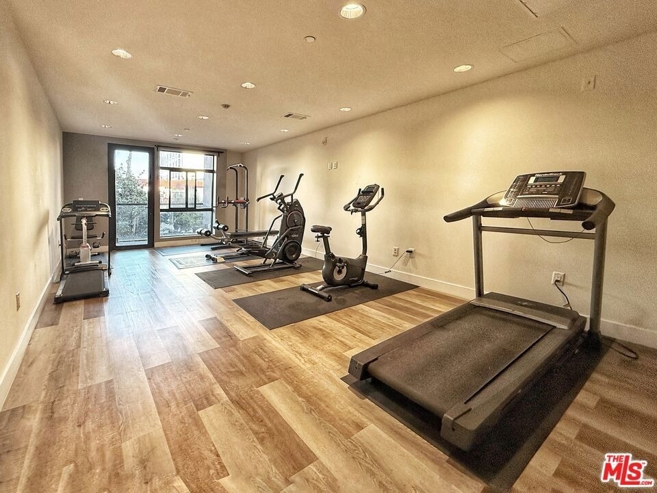 723 S St Andrews Place - Photo 28