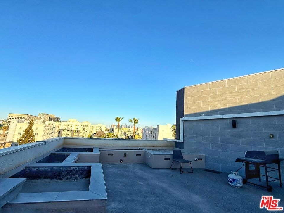 723 S St Andrews Place - Photo 29