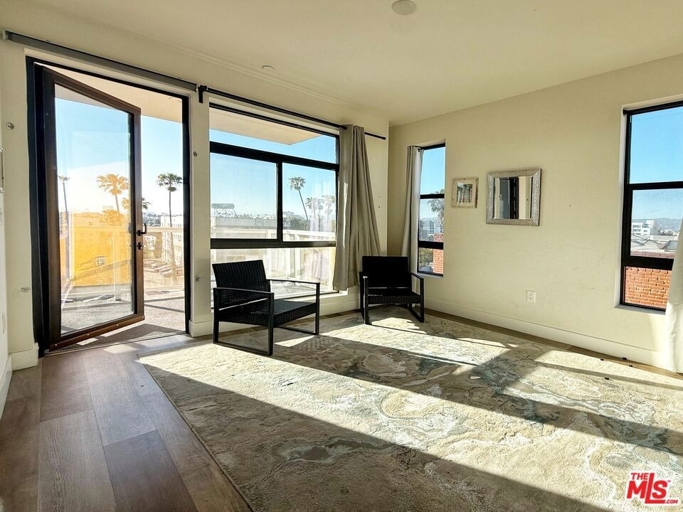 723 S St Andrews Place - Photo 11