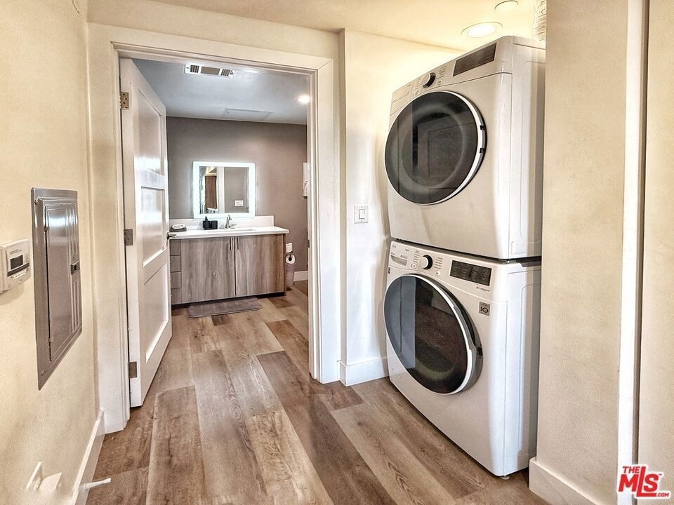723 S St Andrews Place - Photo 16