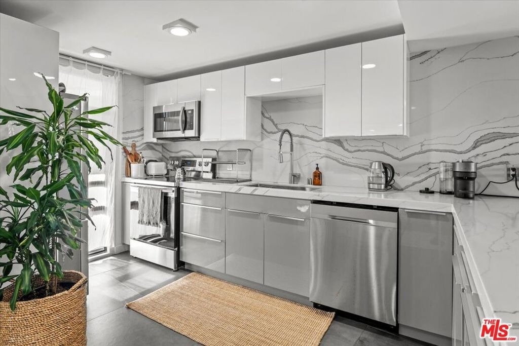 4316 Marina City Drive - Photo 4