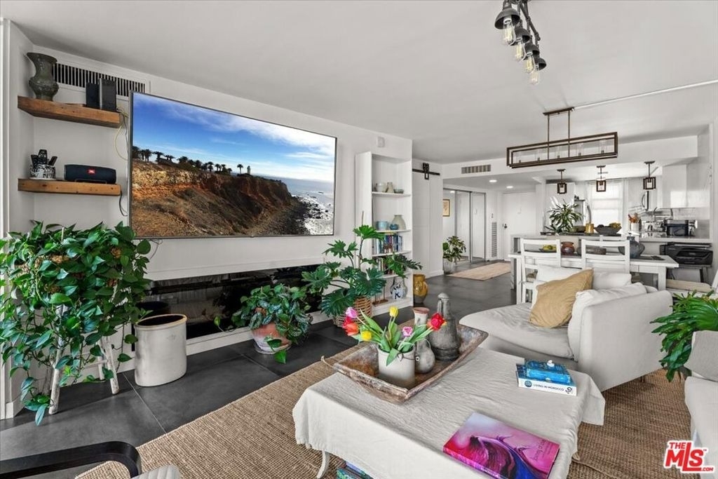 4316 Marina City Drive - Photo 3