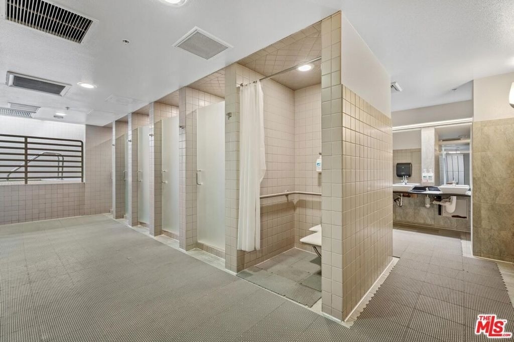 4316 Marina City Drive - Photo 30