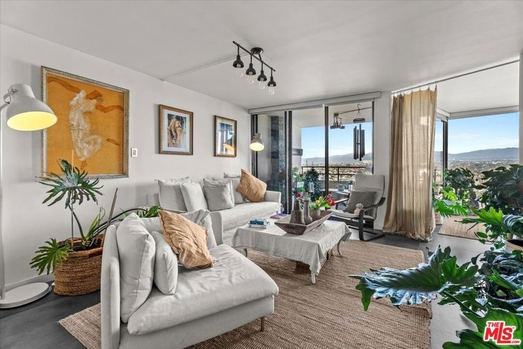 4316 Marina City Drive - Photo 2