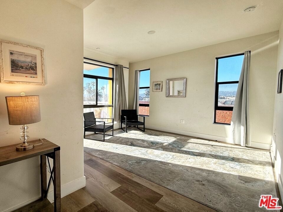 723 S St Andrews Place - Photo 12