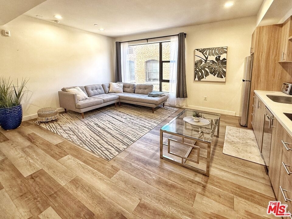 723 S St Andrews Place - Photo 1