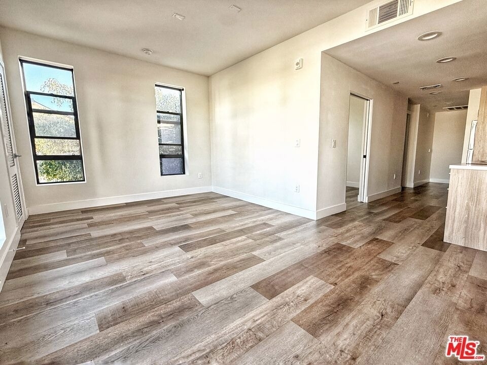 723 S St Andrews Place - Photo 16