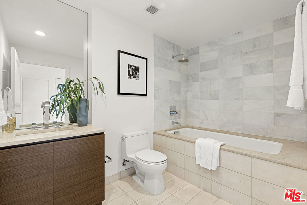 900 W Olympic Boulevard - Photo 39