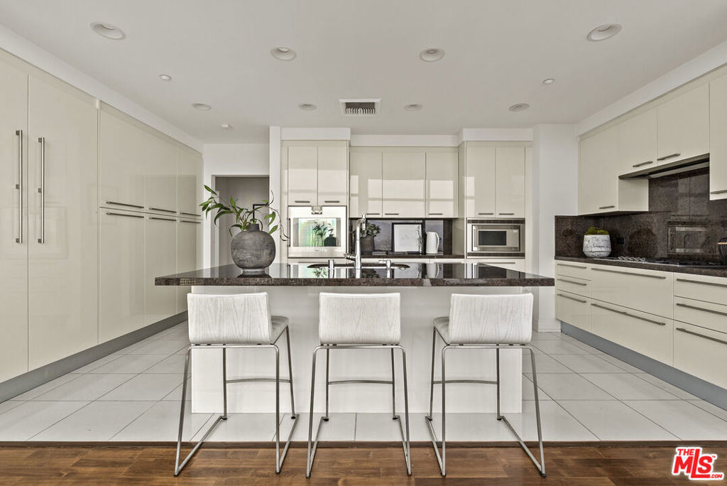 900 W Olympic Boulevard - Photo 15