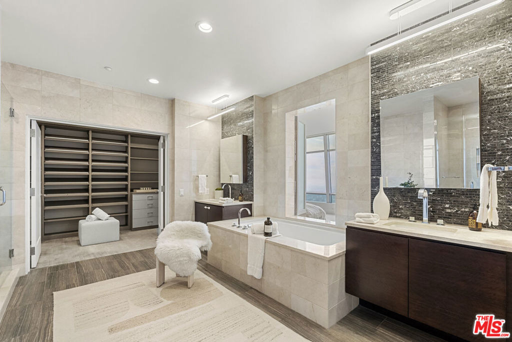 900 W Olympic Boulevard - Photo 32
