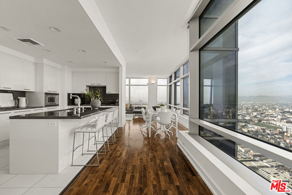 900 W Olympic Boulevard - Photo 14