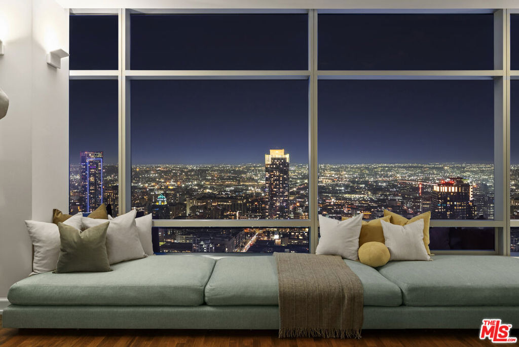 900 W Olympic Boulevard - Photo 7