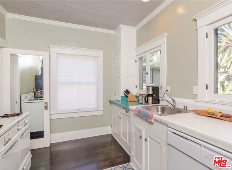 1315 1/2 Kellam Avenue - Photo 8