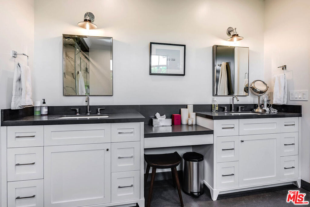 4268 Colbath Avenue - Photo 25