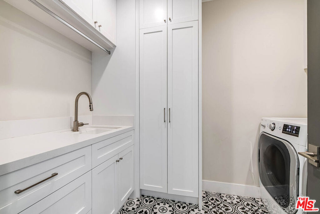 4268 Colbath Avenue - Photo 34