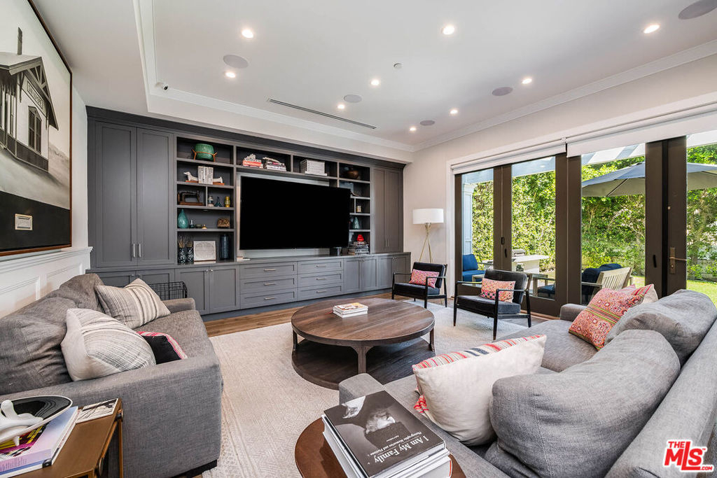 4268 Colbath Avenue - Photo 8