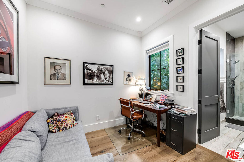 4268 Colbath Avenue - Photo 32