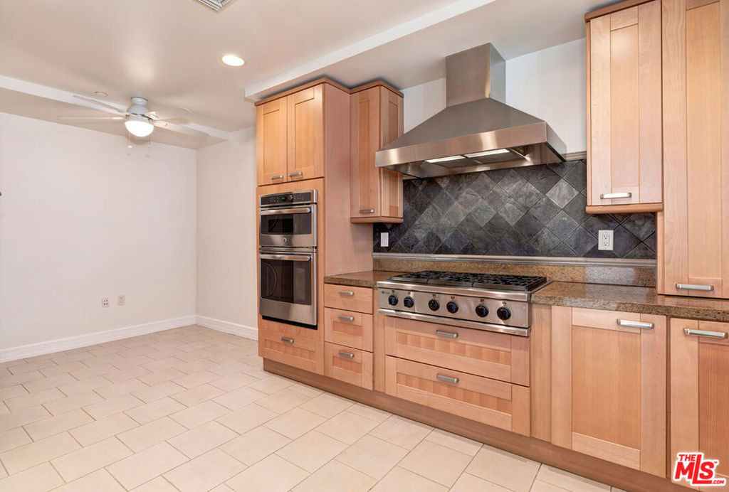 411 N Oakhurst Drive - Photo 10