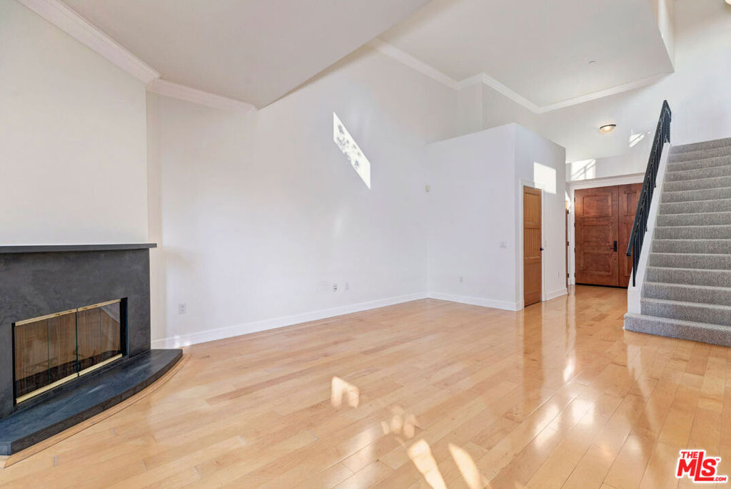 411 N Oakhurst Drive - Photo 8