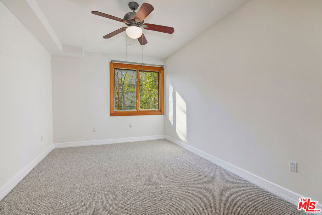 411 N Oakhurst Drive - Photo 18