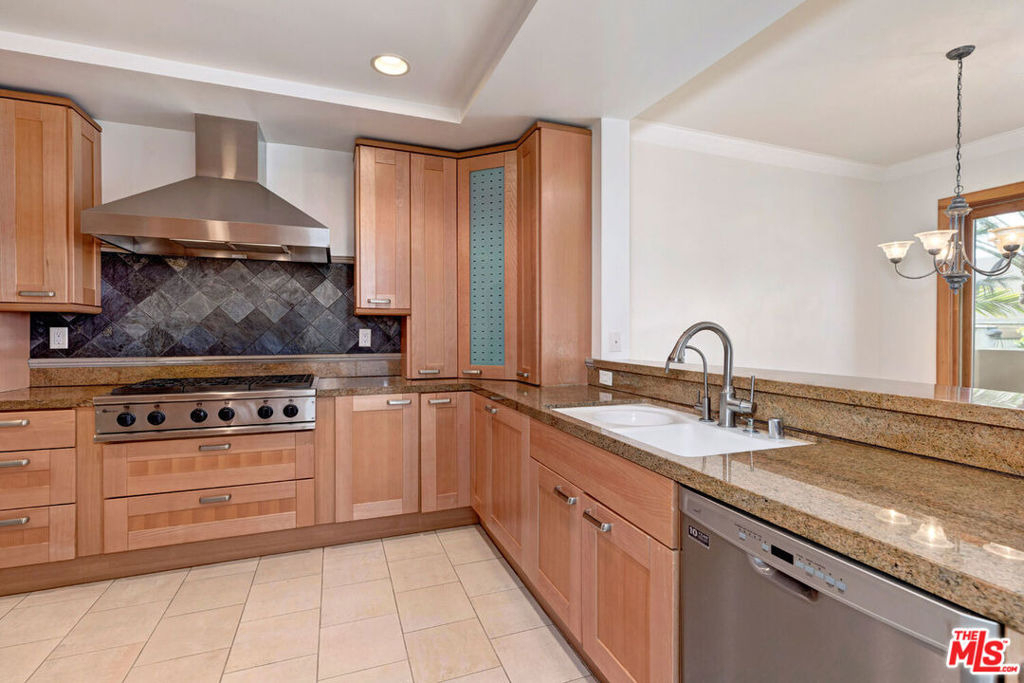 411 N Oakhurst Drive - Photo 9
