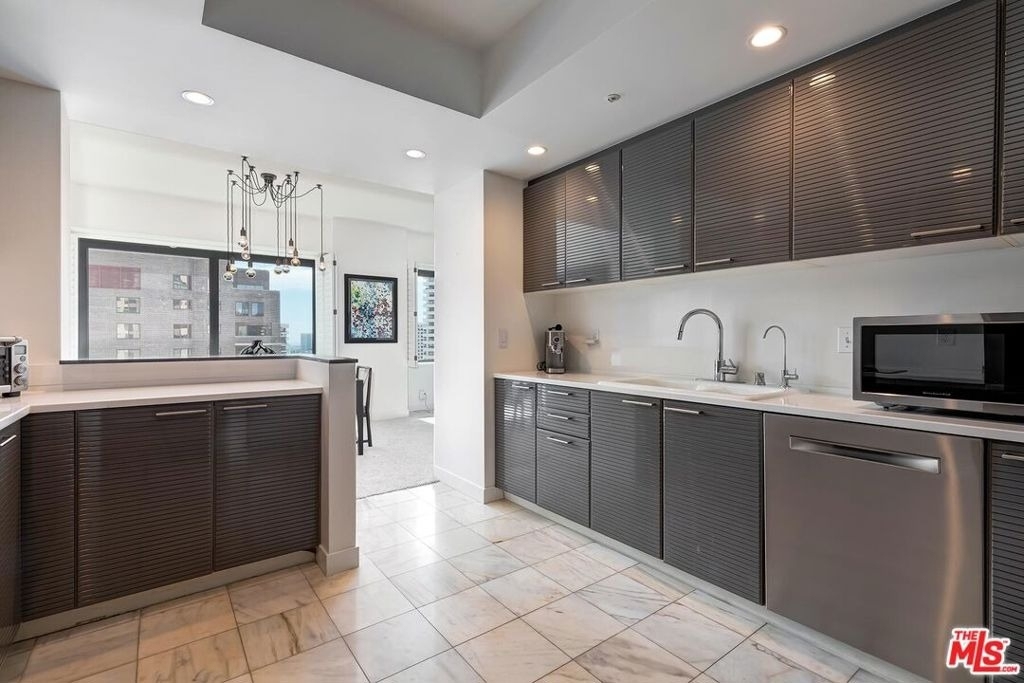 10520 Wilshire Boulevard - Photo 18