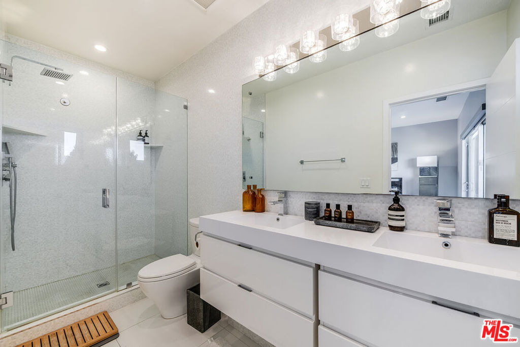 7191 Pacific View Drive - Photo 9