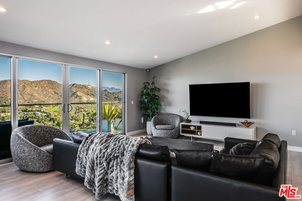 7191 Pacific View Drive - Photo 4