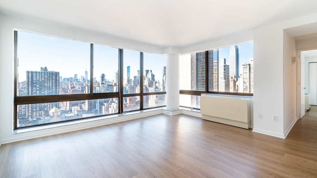 300 E. 39th St. - Photo 45