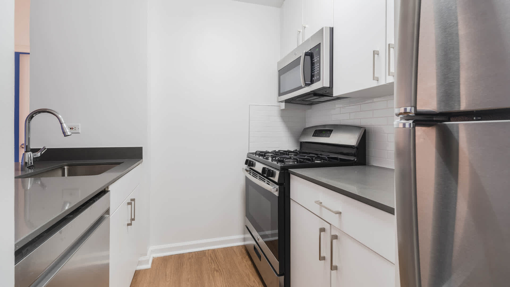300 E. 39th St. - Photo 48
