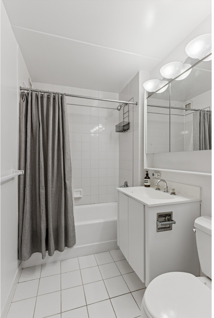 301 Elizabeth St - Photo 4