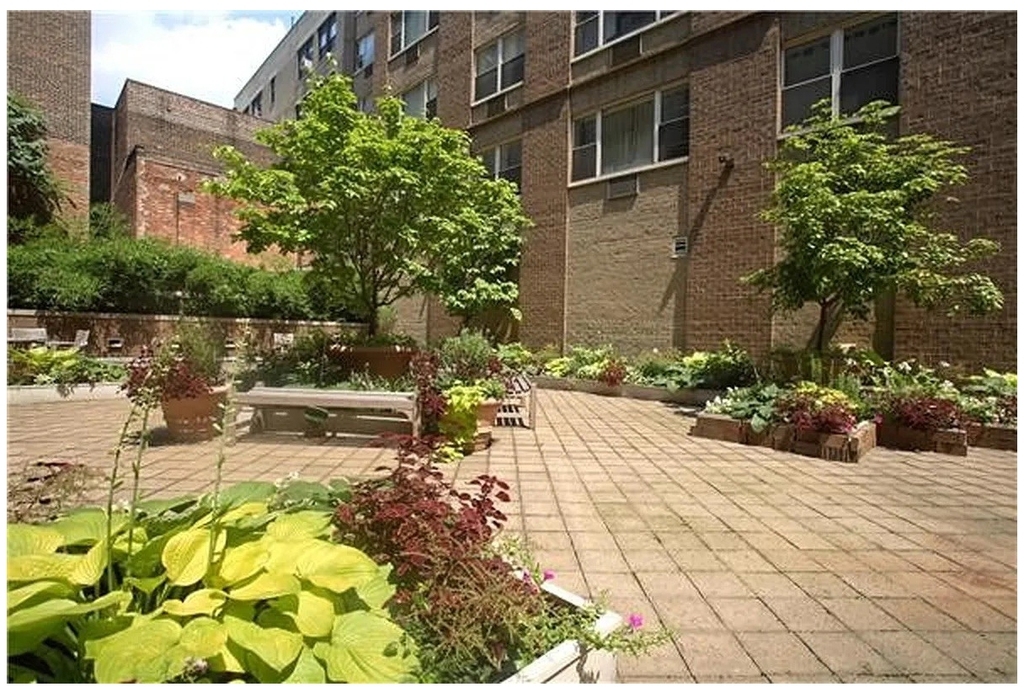 301 Elizabeth St - Photo 6