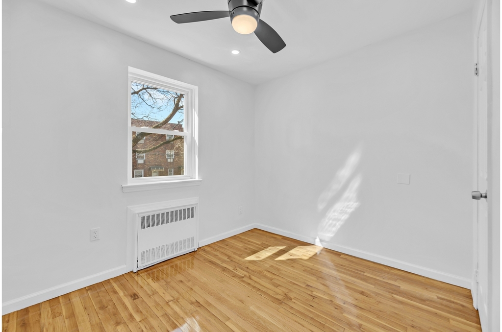 525 E 78th St - Photo 4