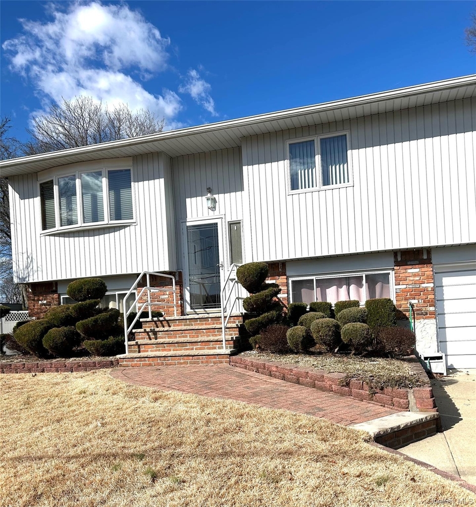 892 Pine Avenue - Photo 0