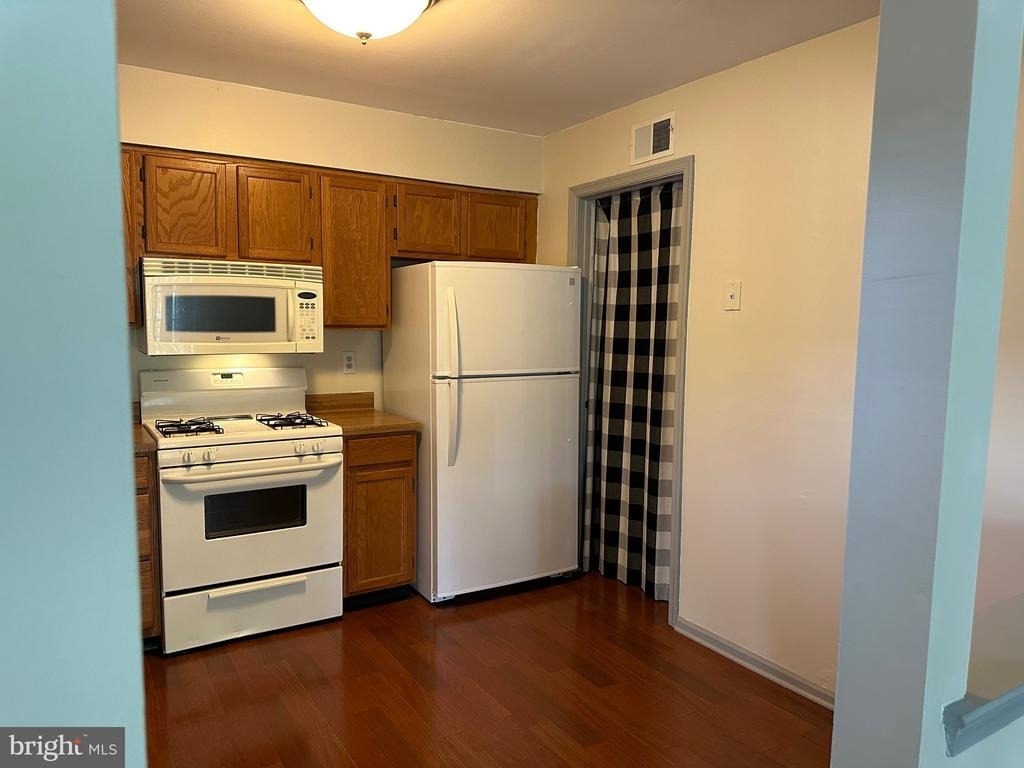128 Andover Place - Photo 8