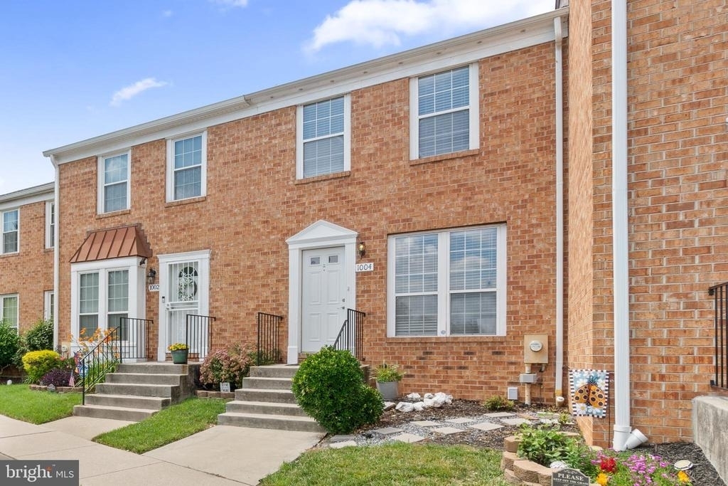 1004 Dartmouth Glen Way - Photo 1