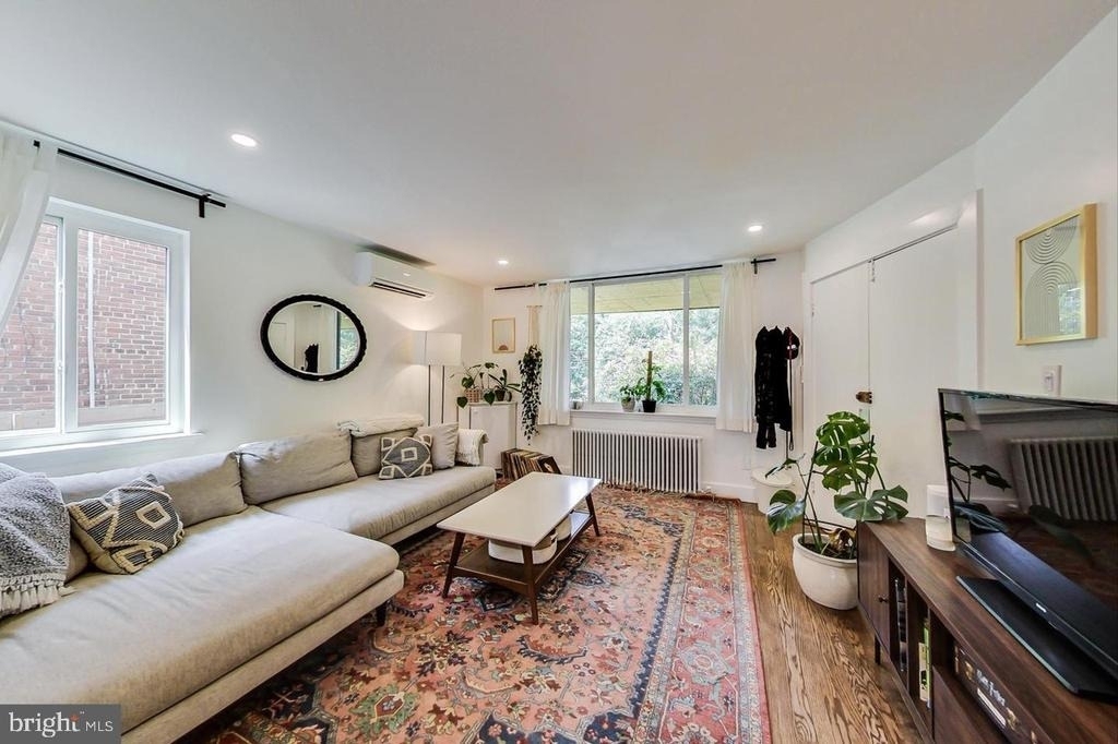 213 Hawaii Avenue Ne - Photo 4