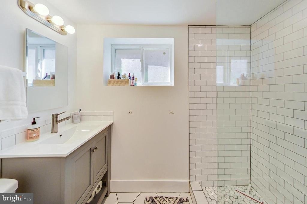 213 Hawaii Avenue Ne - Photo 12